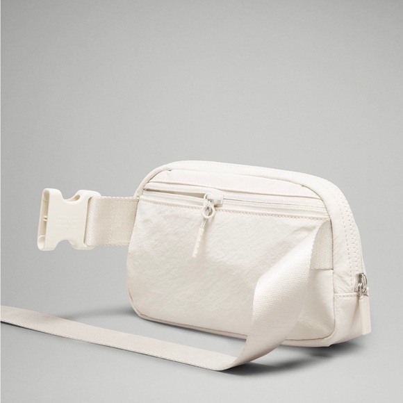 NEW LULULEMON BONE/CASCADIA GREEN EMBROIDERY BELT BAG - Picture 5 of 8